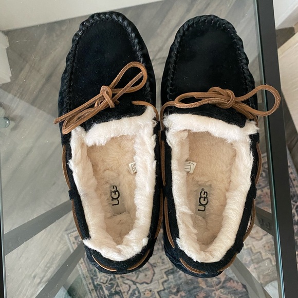 Ugg Dakota Moccasins Black excellent condition! Women’s size 8 - Picture 2 of 10